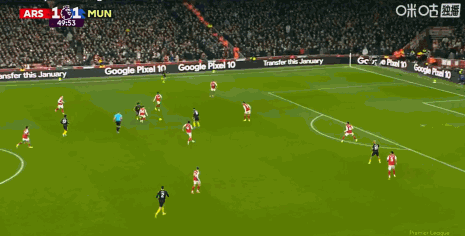 石破天惊！第50分钟，多古凌空抽射破门，曼联2-1反超阿森纳！
