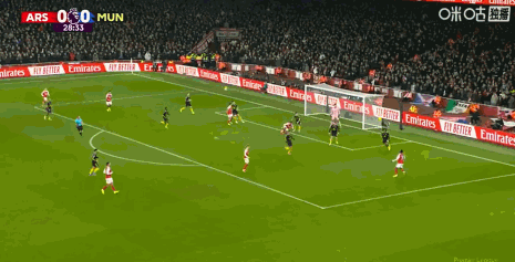 第29分钟，厄德高似传似射，廷贝尔门前抢点破门，阿森纳1-0曼联！
